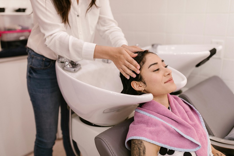Black Shampoo Chair With Backwash Device Suitable for Hair Salons